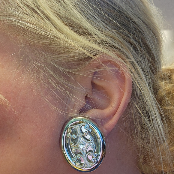 Vintage 90's Clip on Earrings - Picture 2 of 3